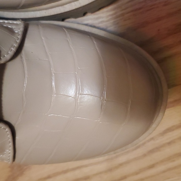 NWT, Croco Style Lug Sole Tan/Cream Boots, Size 8, Faux Leather - Picture 7 of 7